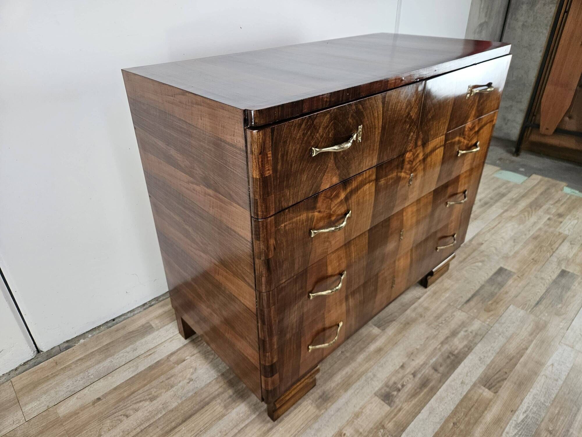 Commode en noyer Art Déco des années 1940 – 5 tiroirs