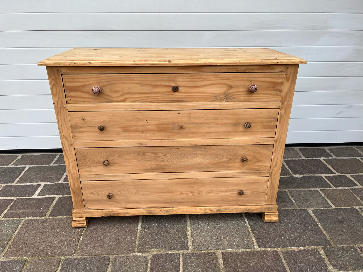 Parisian chest of drawers
