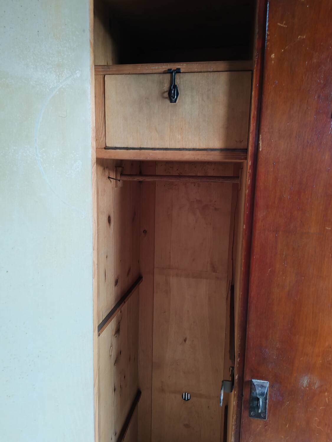 Armoire vestiaire en bois