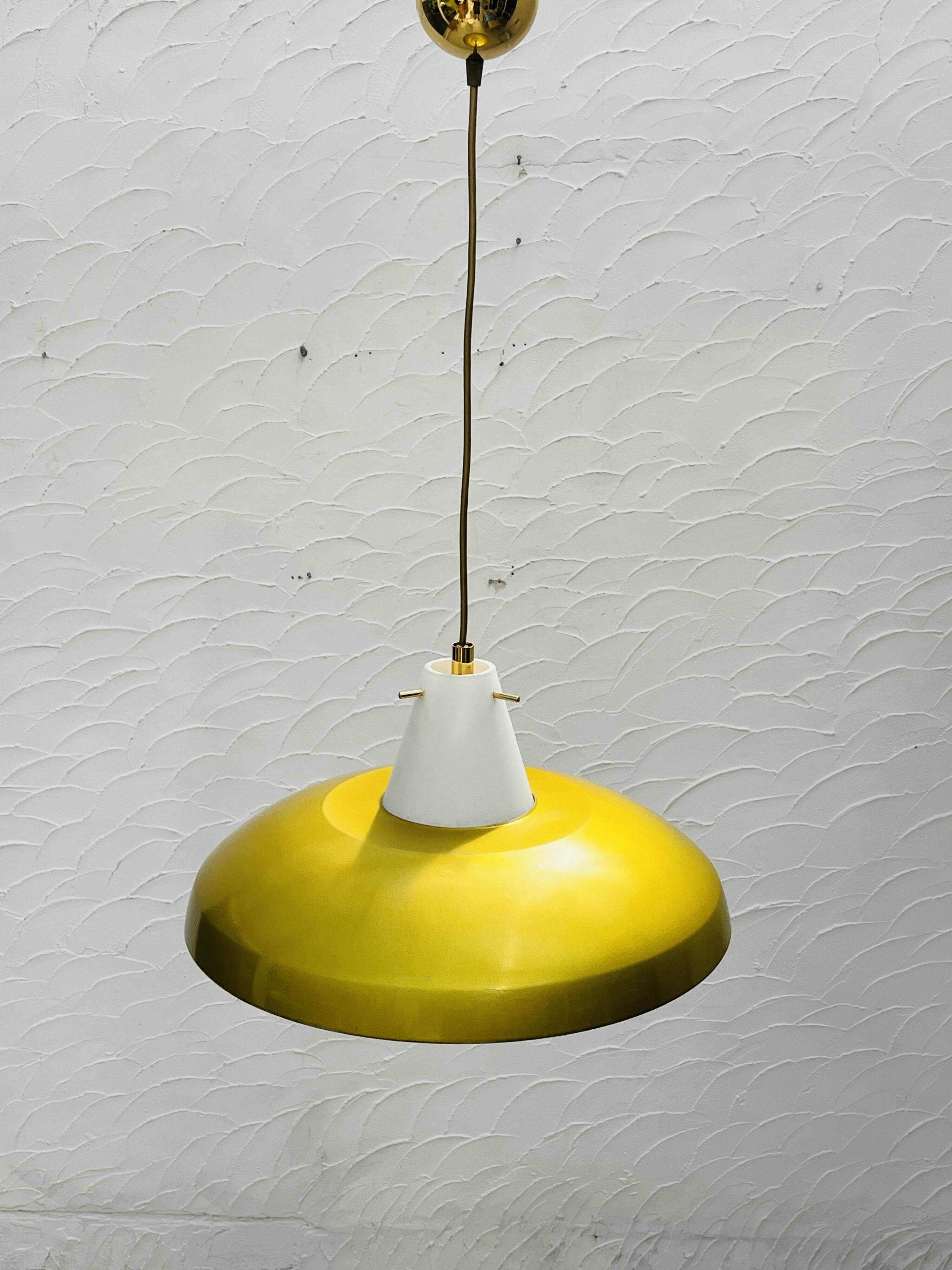 Suspension Philips vintage style Louis Kalff mustard