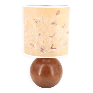 Lampe boule en bois, abat jour avec fleurs séchées