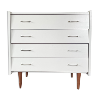 Chalk chest of drawers