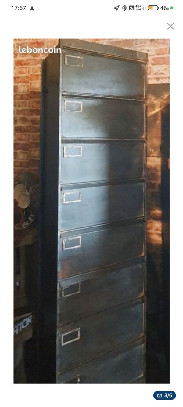 Meuble à tiroirs en métal – Style industriel