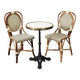 Table et chaises de bistrot parisien .