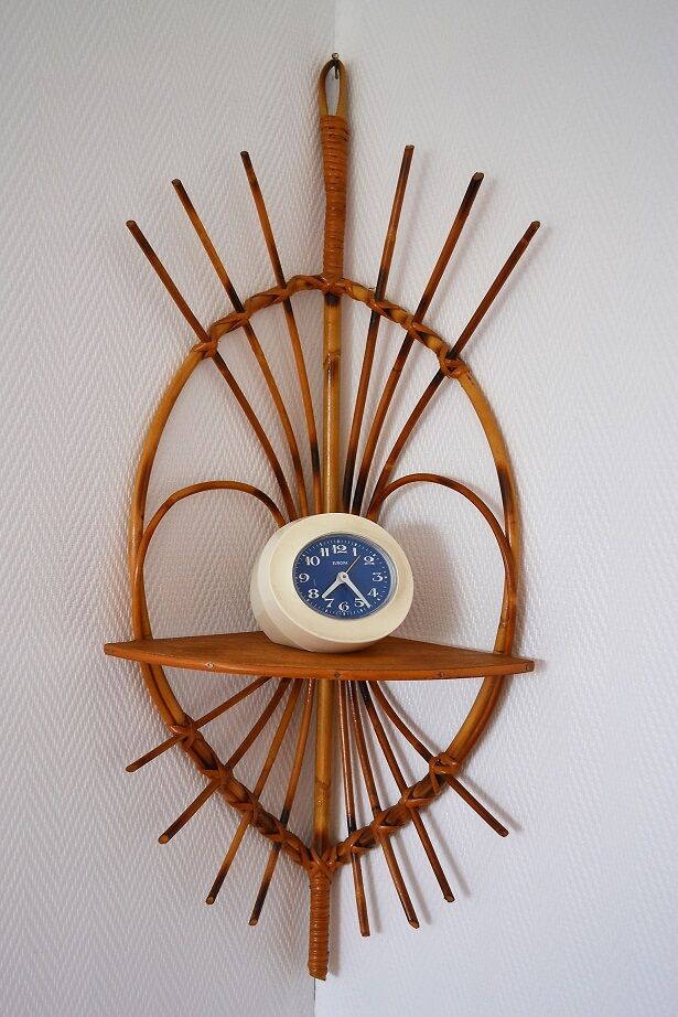 Etagère d'angle en rotin vintage