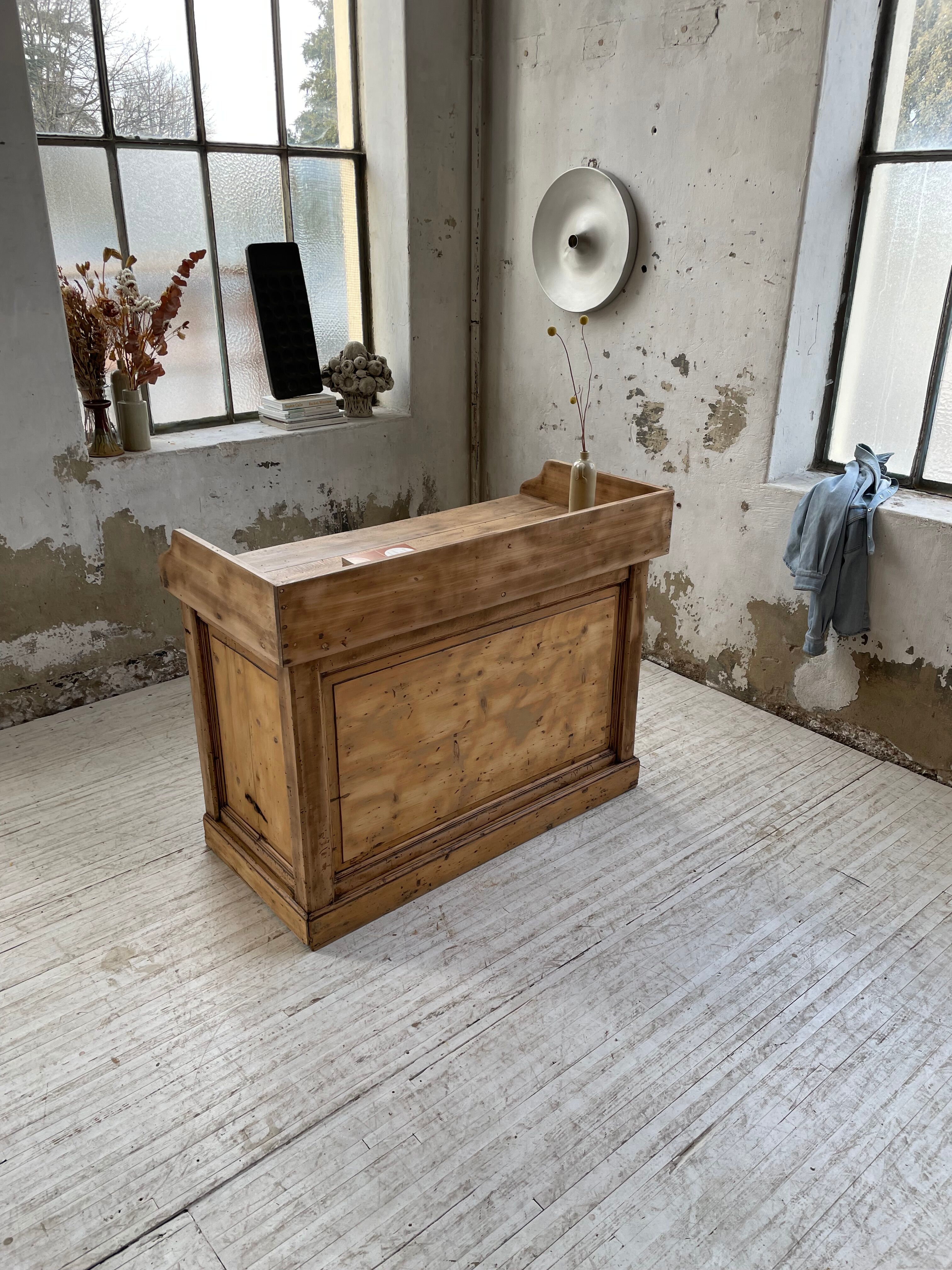 Trading counter central island pine