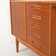 Buffet scandinave des années 1950 avec poignées incrustées.