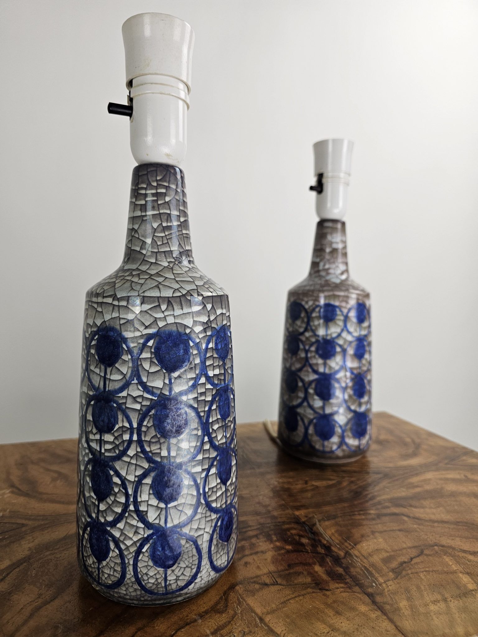 Marianne Starck. Set of 2 table lamps Bornholm pottery by Michael Andersen, Denmark, Persian crackle glaze, 1960s.