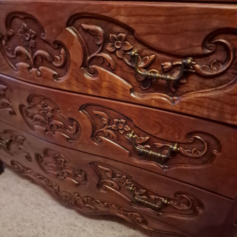 Chest of drawers Louis xv floral decoration