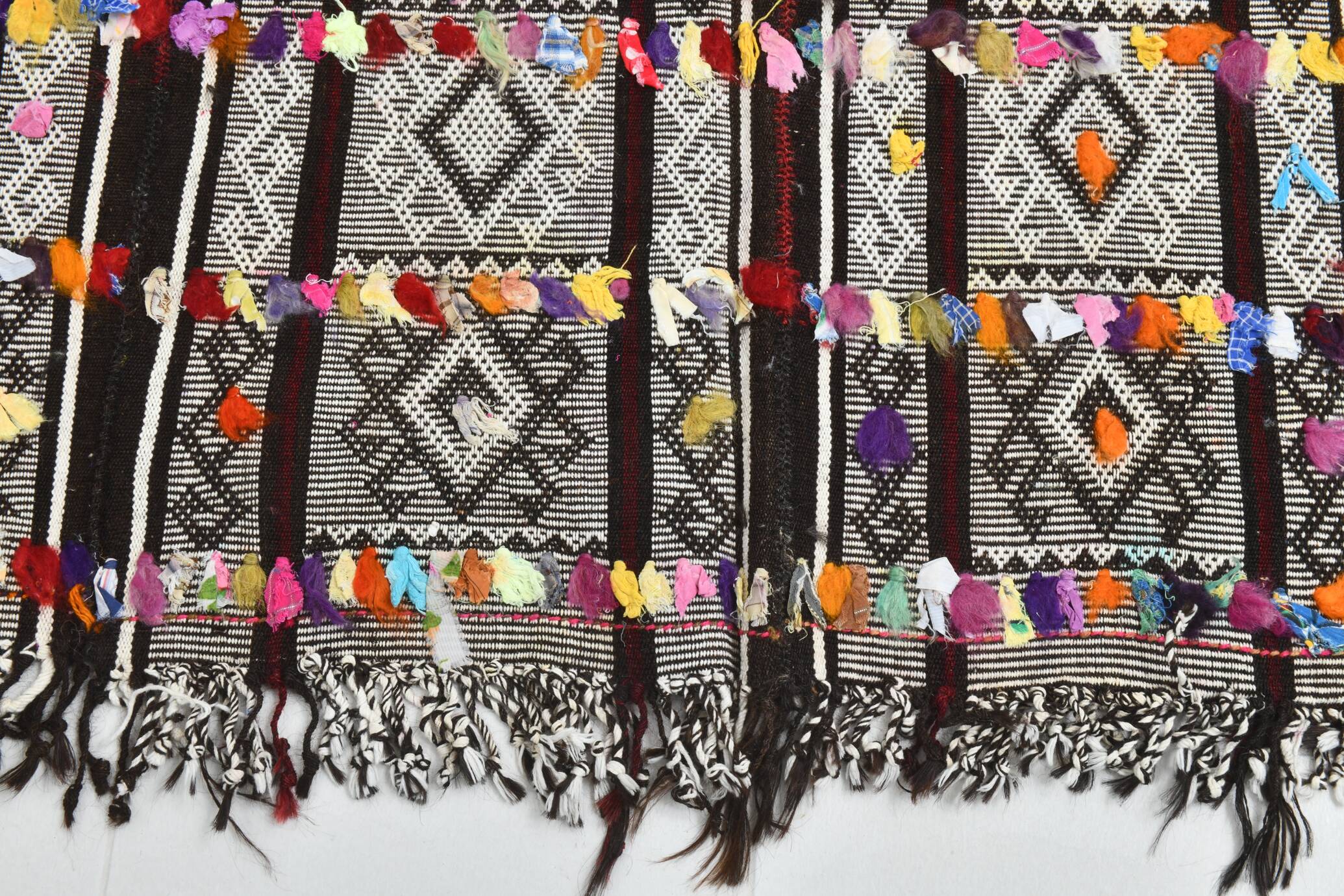 Tapis kilim turc blanc et noir