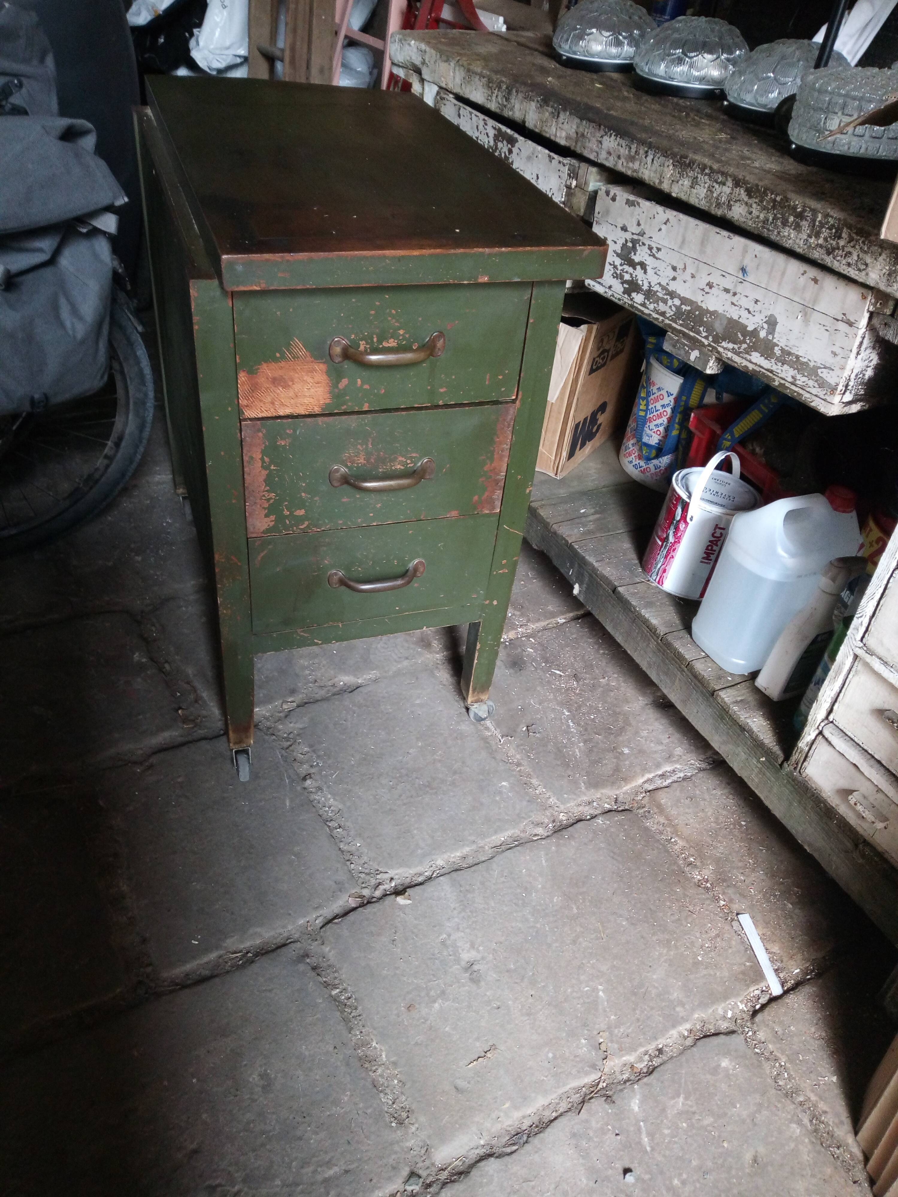 Vintage establishment