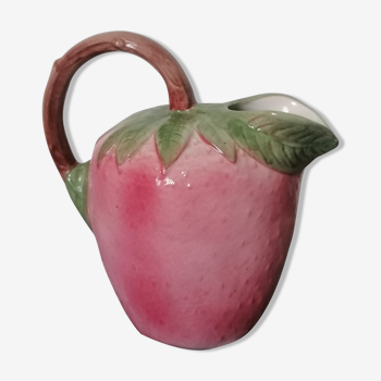 Strawberry-shaped ceramic carafe