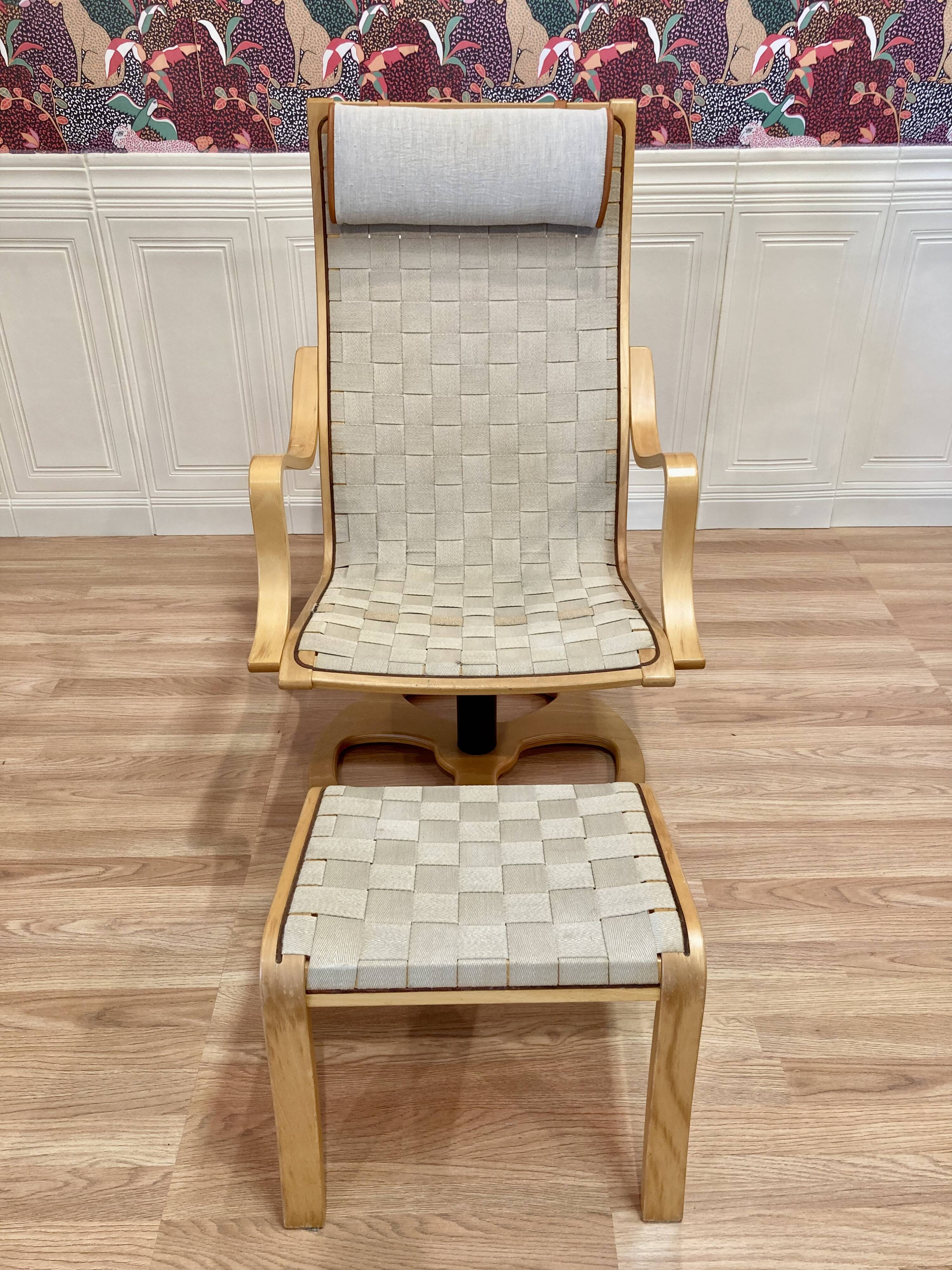 Grand fauteuil pivotant et son ottoman "design scandinave".