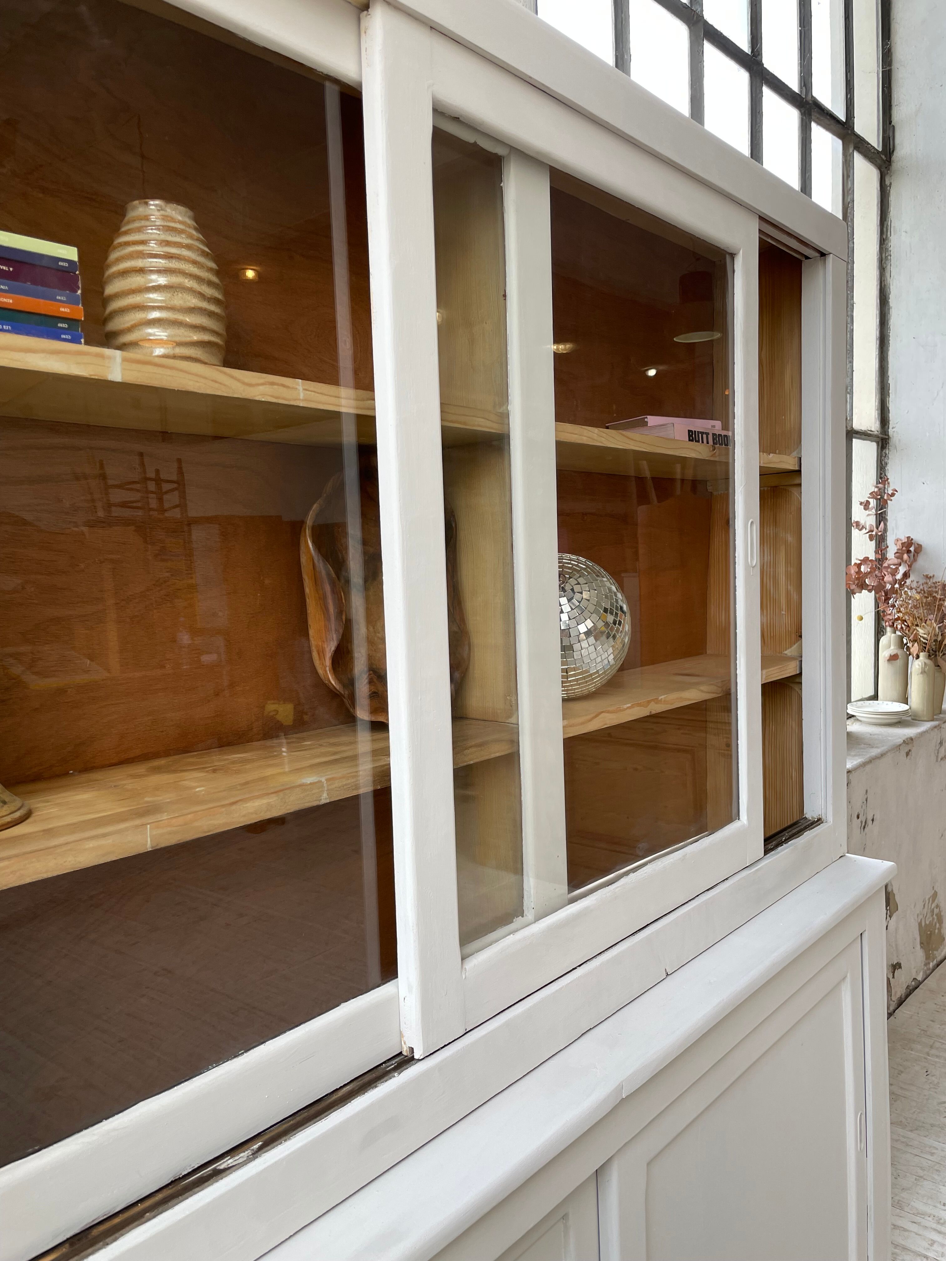 Library showcase ivory white sliding doors