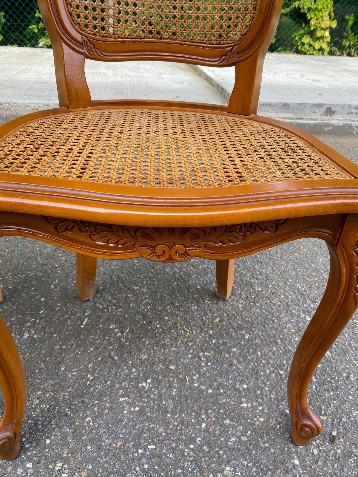 2 chaises cannées style Louis XV en bois massif des années 70