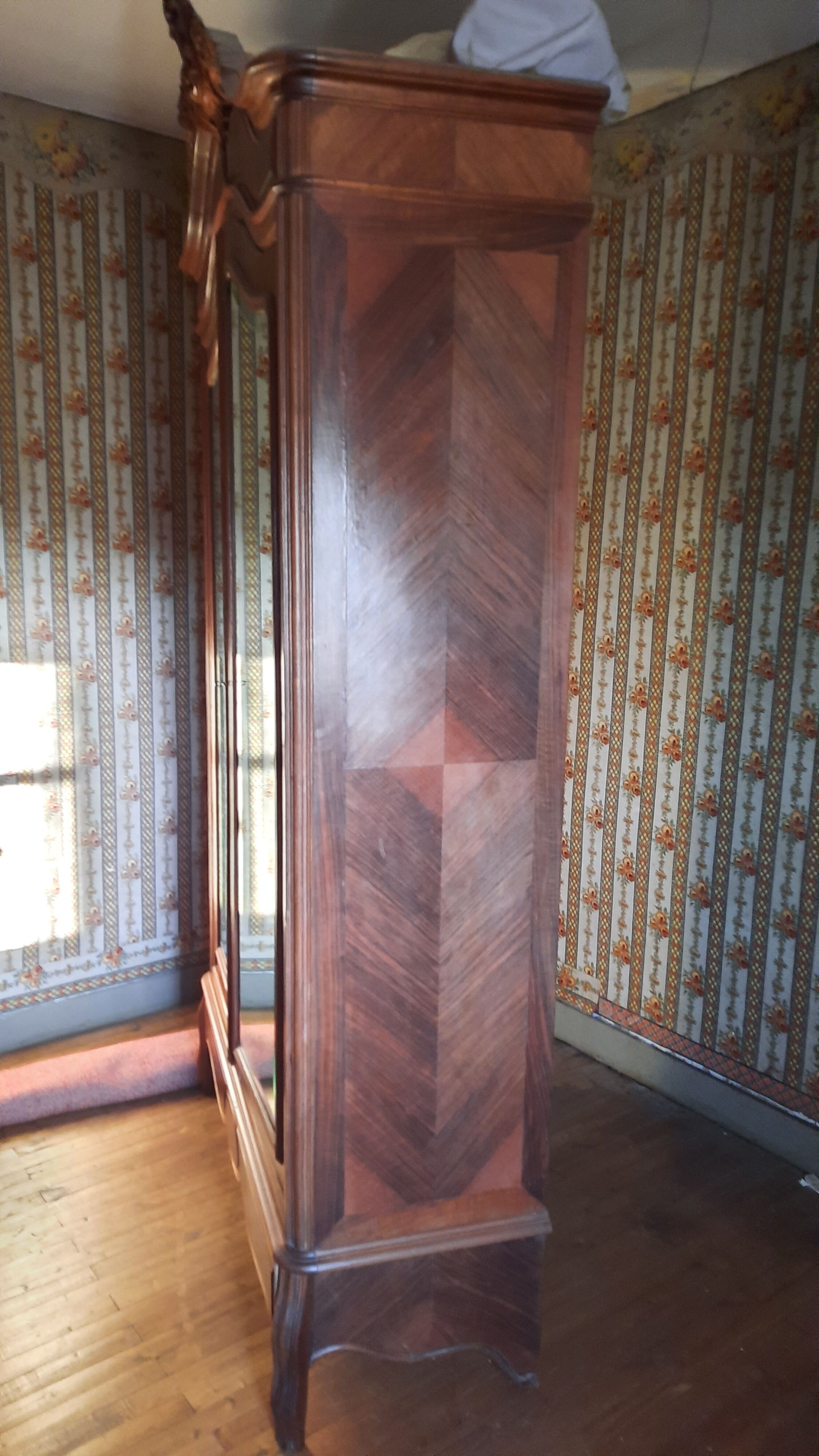 Louis XV rocaille style wardrobe