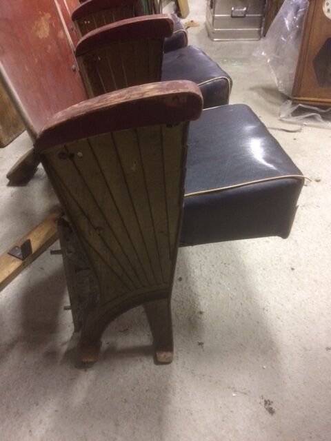 Suite de 3 anciens fauteuil de cinema