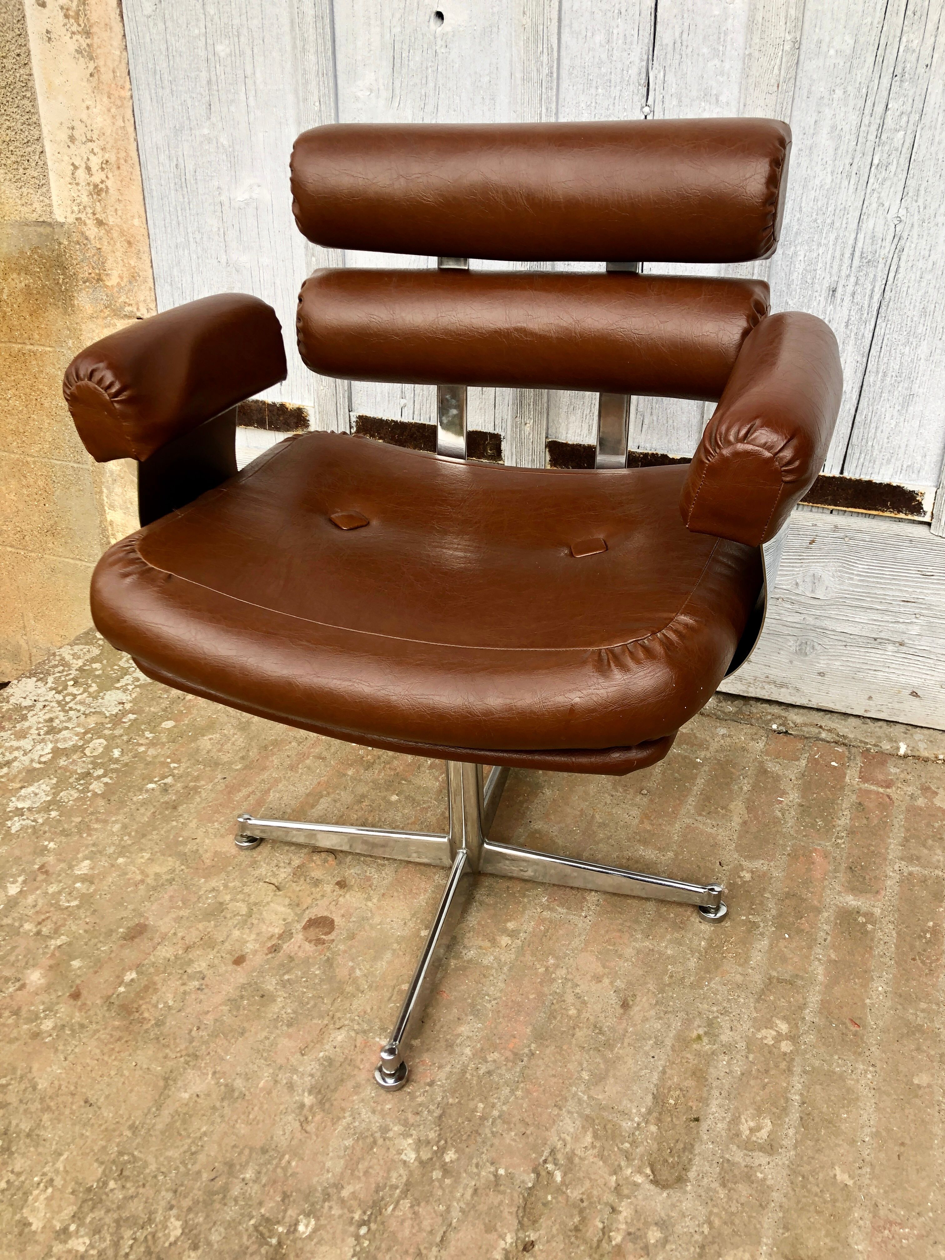 Fauteuil de coiffeur en chrome et skaï marron