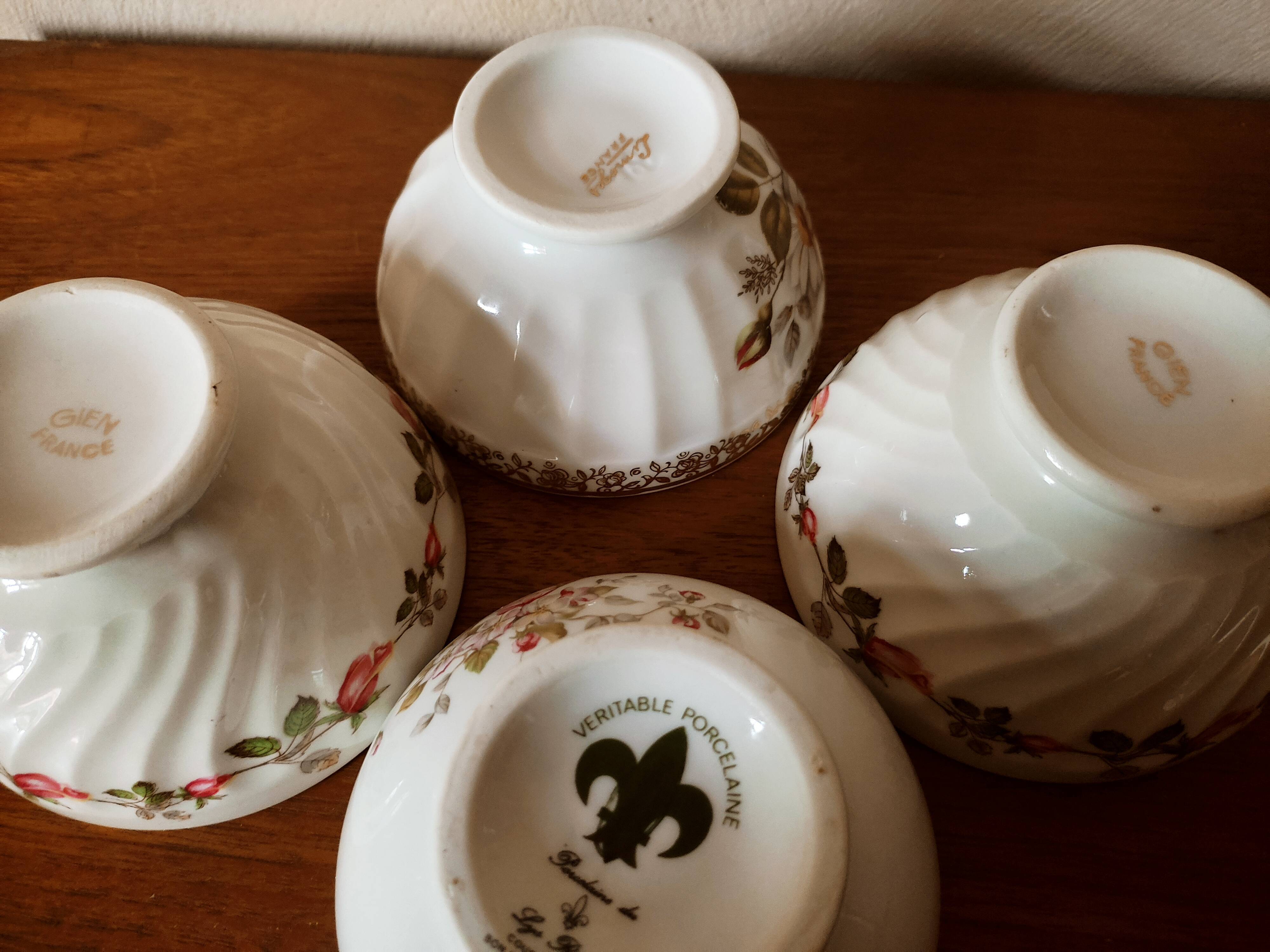 Set of 12 mismatched porcelain bowls
