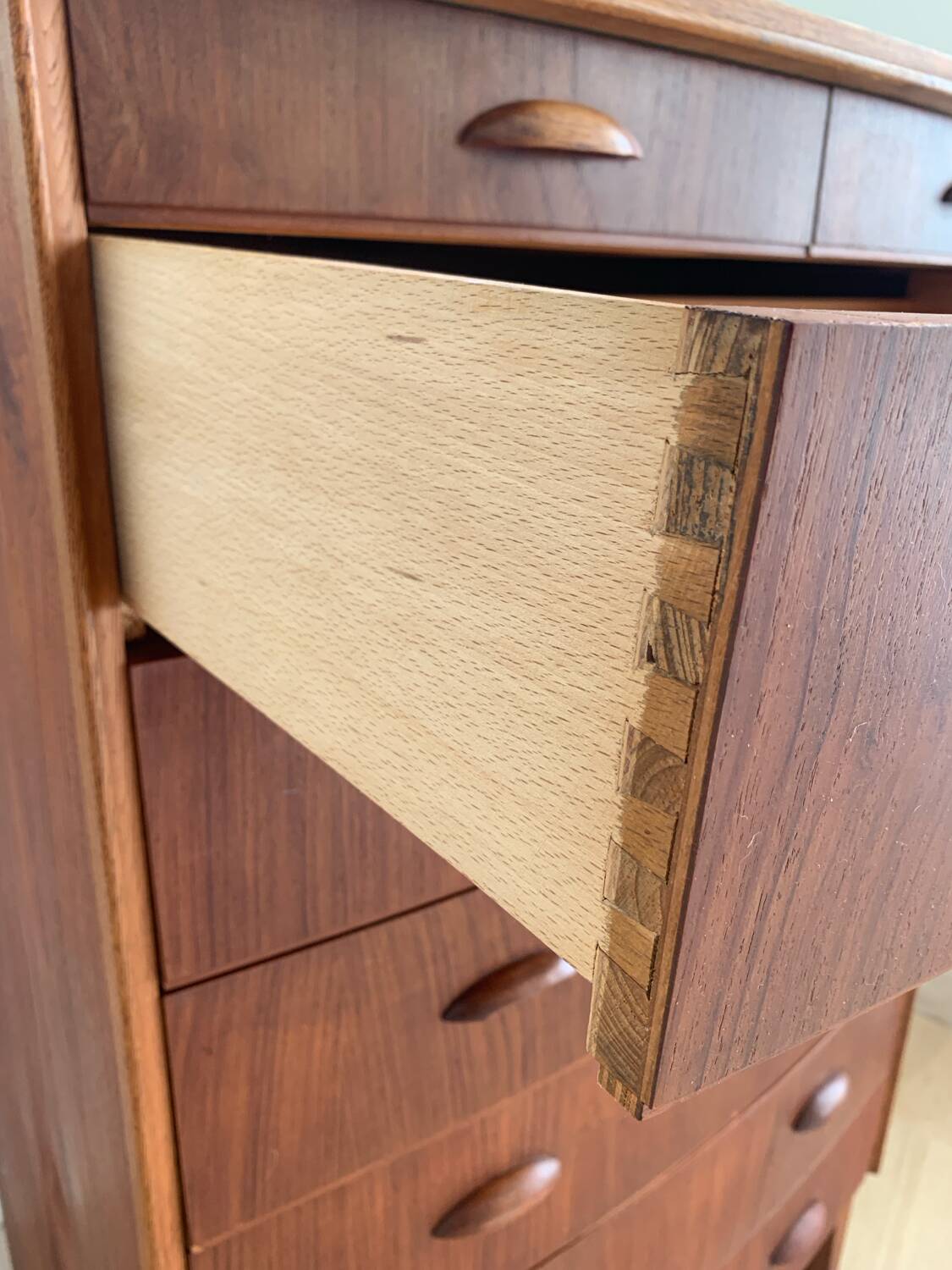 Danish 8-drawer chest of drawers in teak