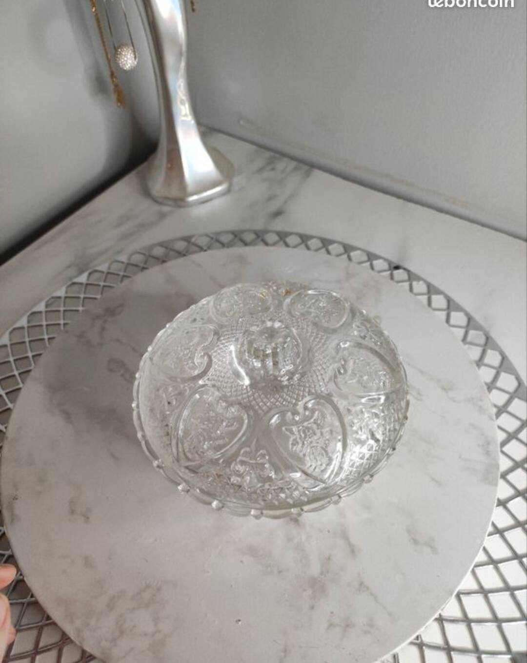 Bonbonnière vintage en verre ciselé