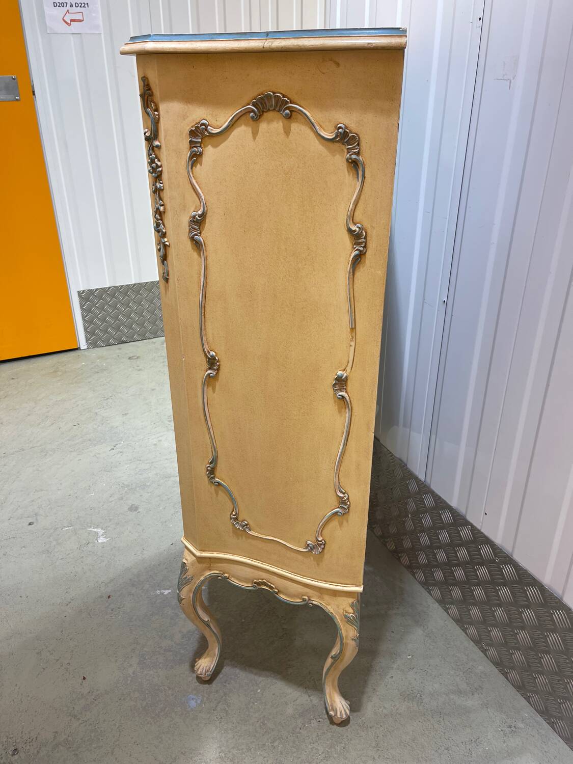 Vintage chest of drawers