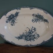 Plat ovale terre de fer, Clairefontaine, décor œillet