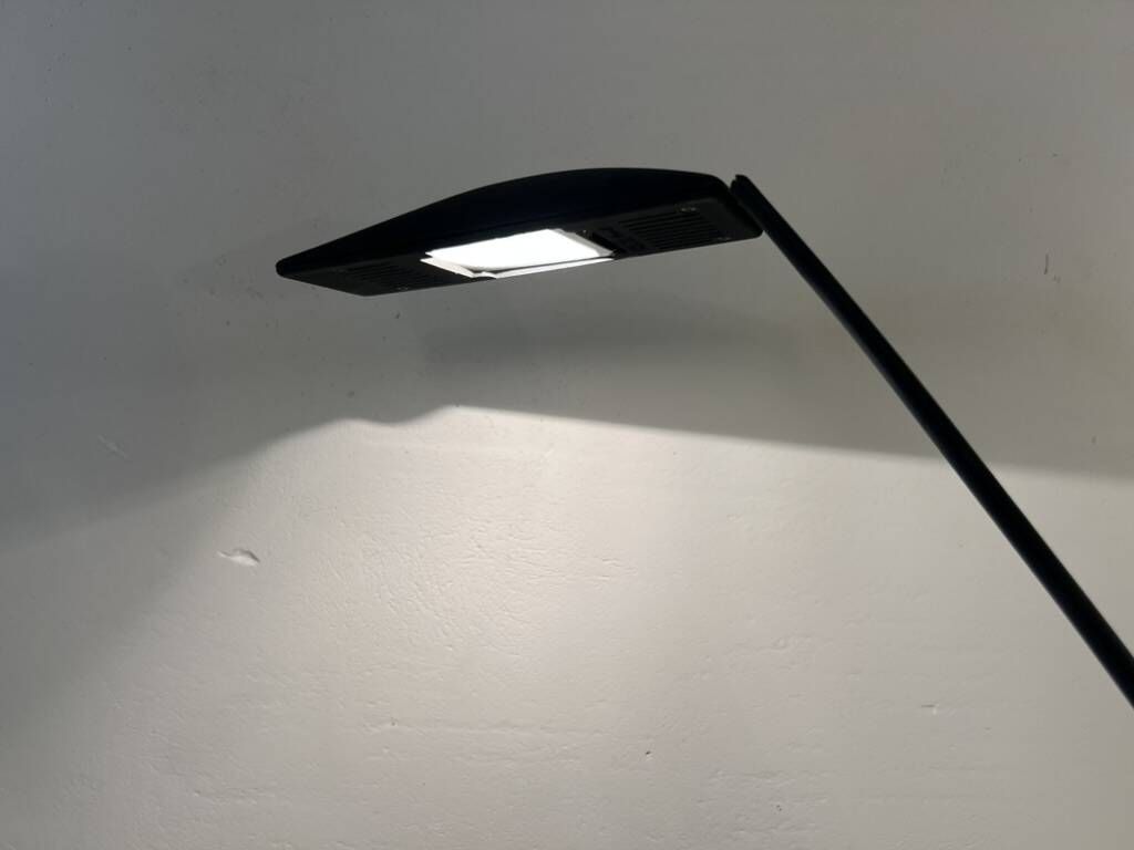 Dove Barbaglia & Colombo vintage desk lamp from the 1980s.
