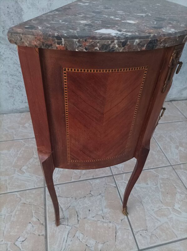 Commode demi-lune style Louis XV en placage de noyer