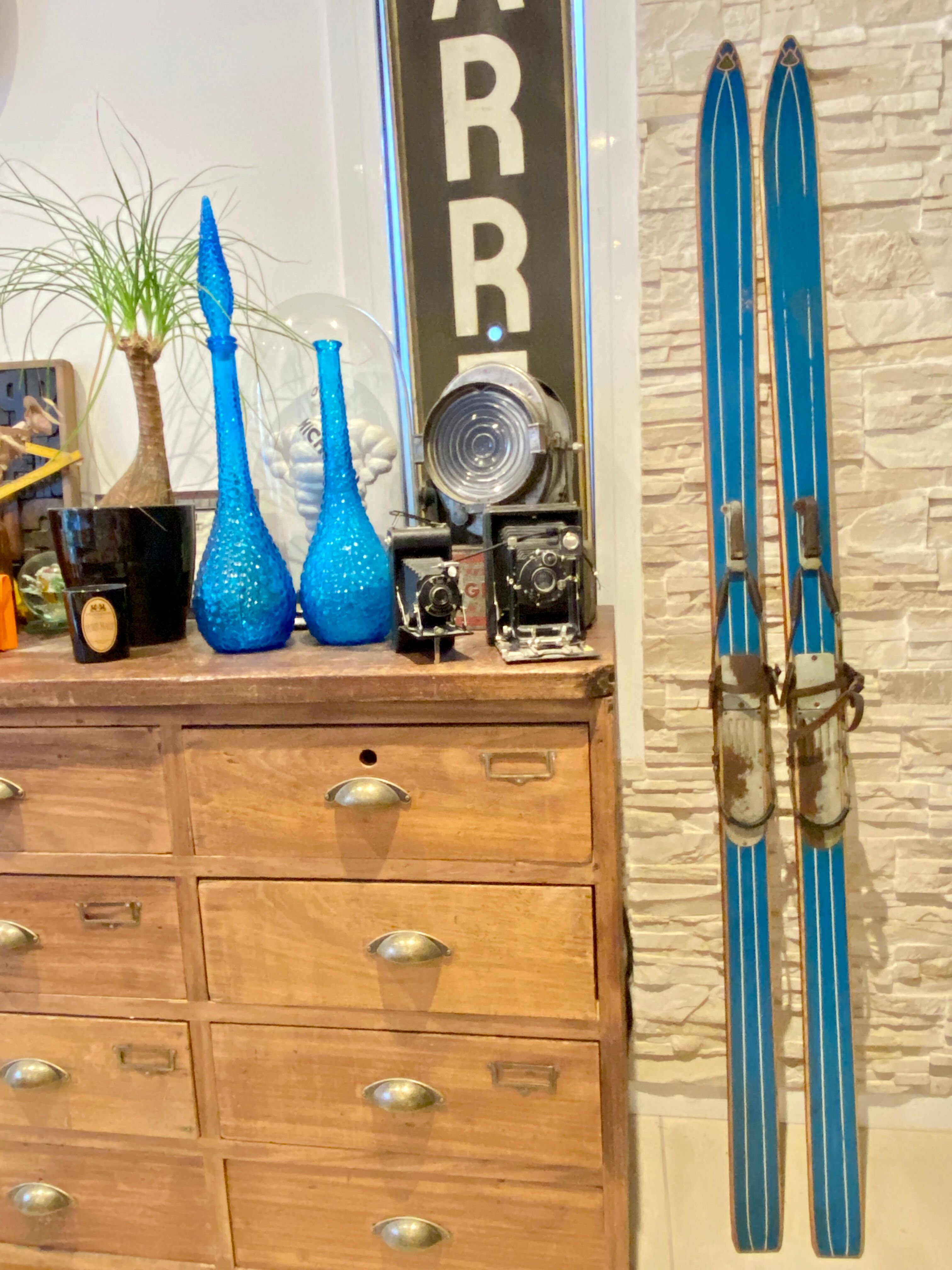 Paire de ski vintage en bois