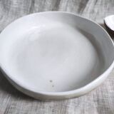 Large dish in white ceramic and earth