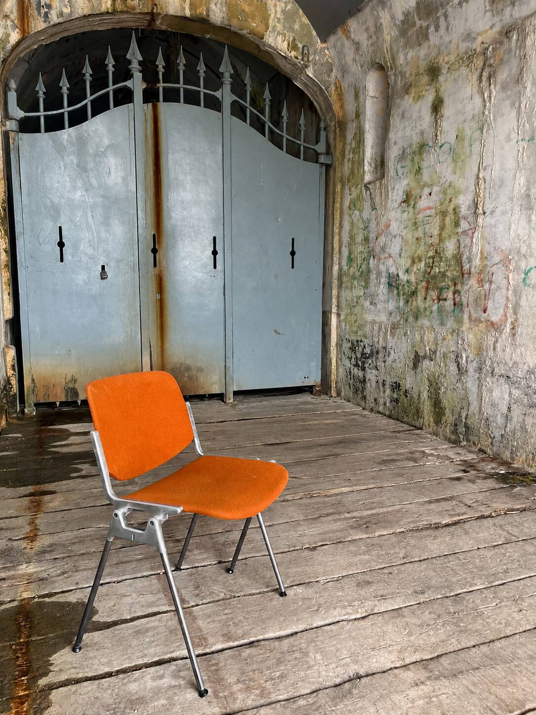 DSC 106 chair in orange by Giancarlo Piretti for Castelli, 1970s.