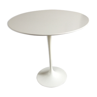 Side table by Eero Saarinen for Knoll