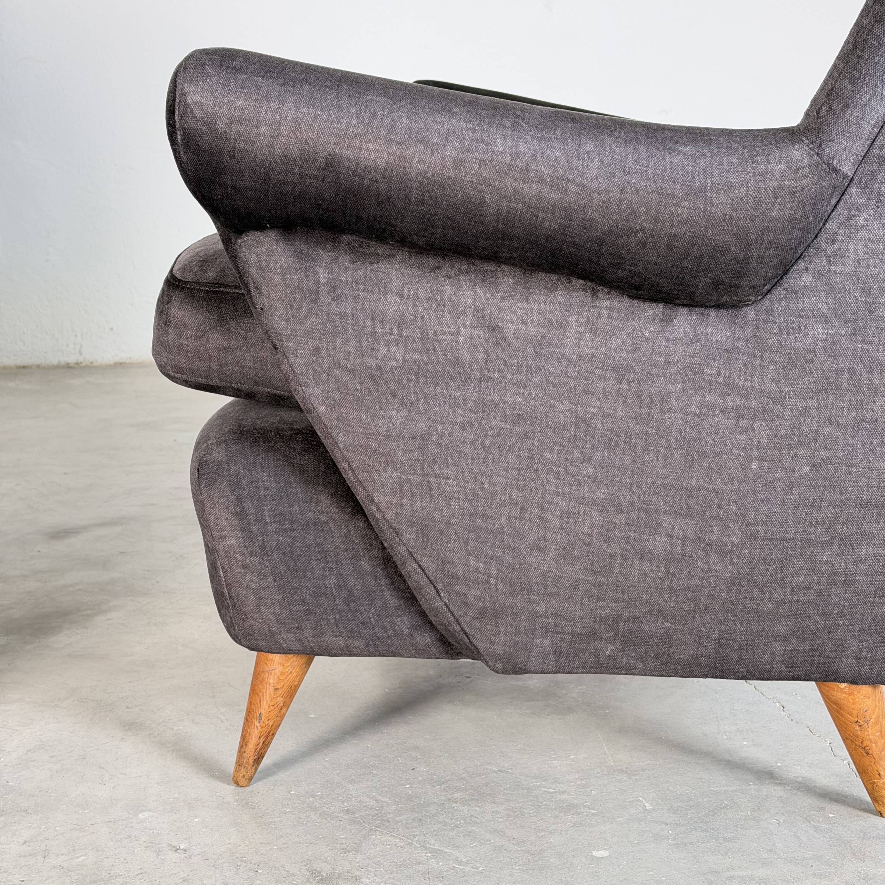 Pair of Italian Armchairs Attributed to Gio Ponti for ISA Bergamo, 1950s