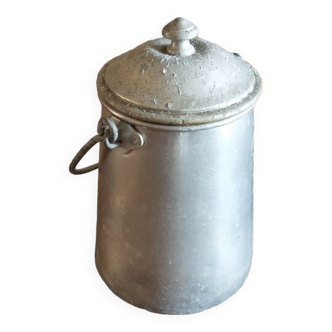 Milk jug and lid thereof