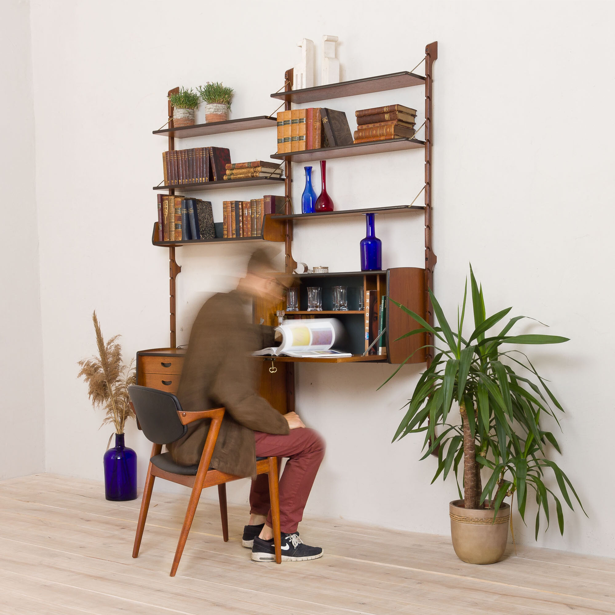 Ergo Wall Unit in teak with 6 shelves and 2 cabinets by John Texmon for Blindheim Møbelfabrikk, 2 ba