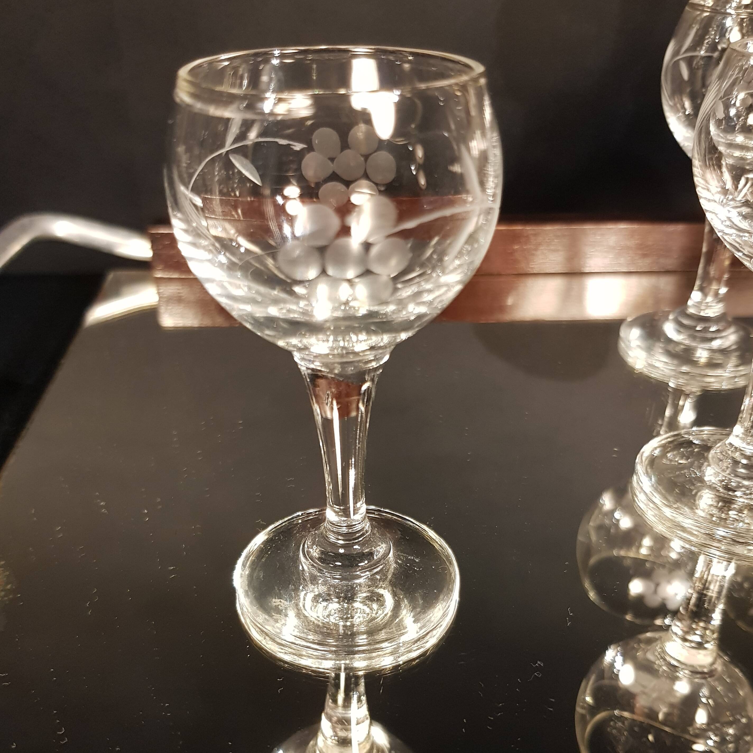 6 verres à liqueur en verre ciselé