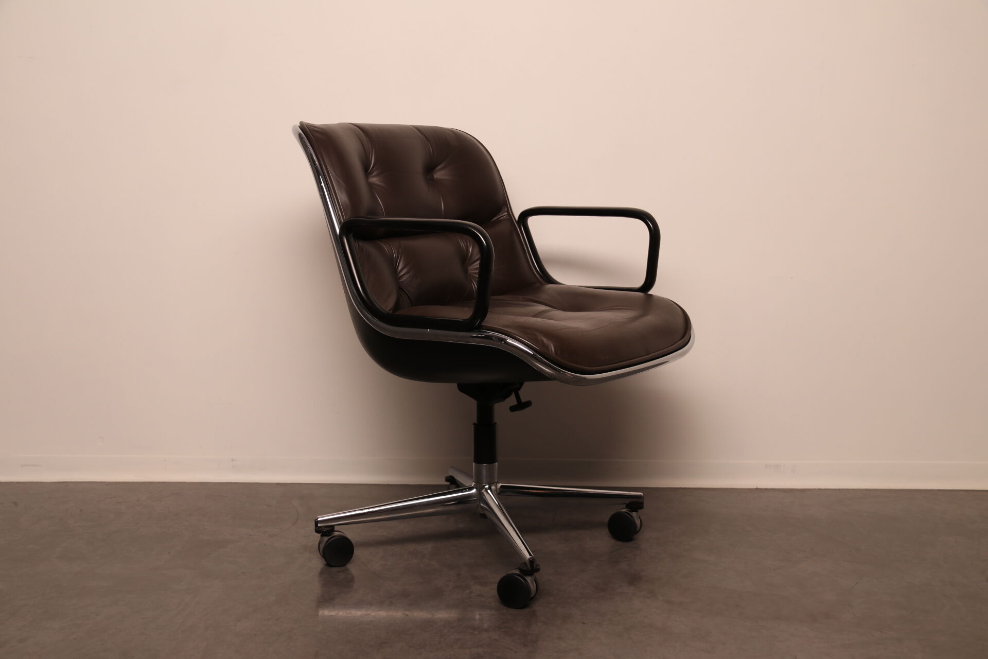 Executive office chair by Charles Pollock for Knoll - US - 1970's