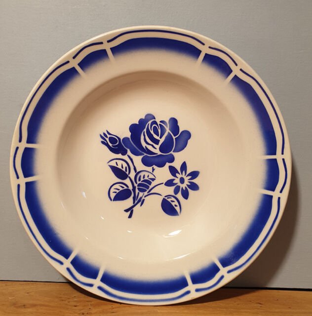 Suite de 12 assiettes creuses Badonviller
