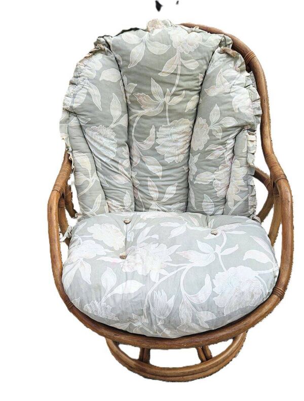 Fauteuil en rotin tournant et basculant