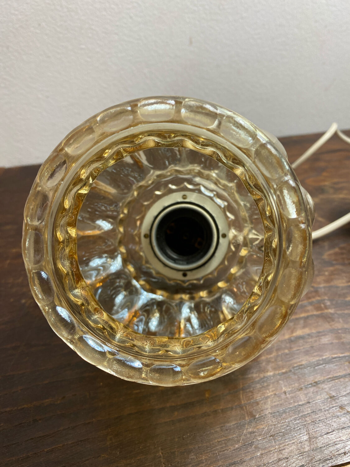 Portable pendant light in bubble glass