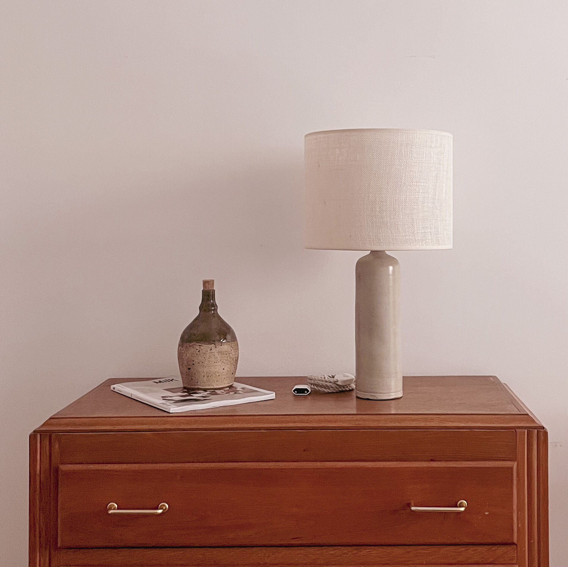 Lampe grès et jute tissée