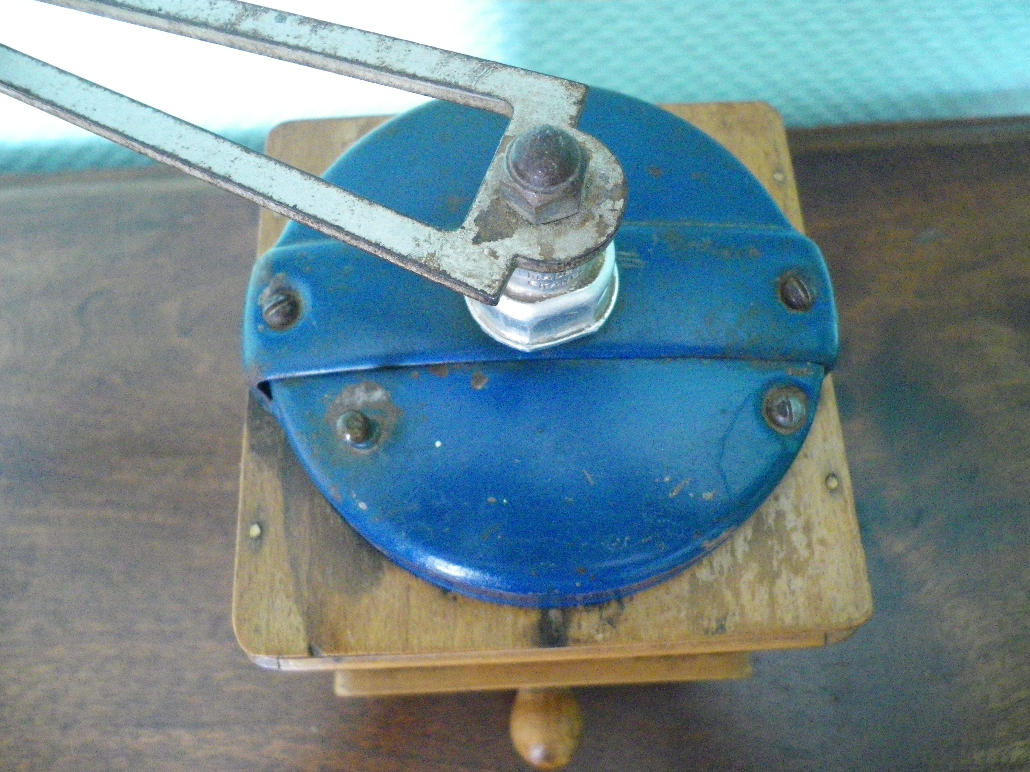 Ancien moulin à café manuel - Peugeot Frères - Bois, métal, métal bleu