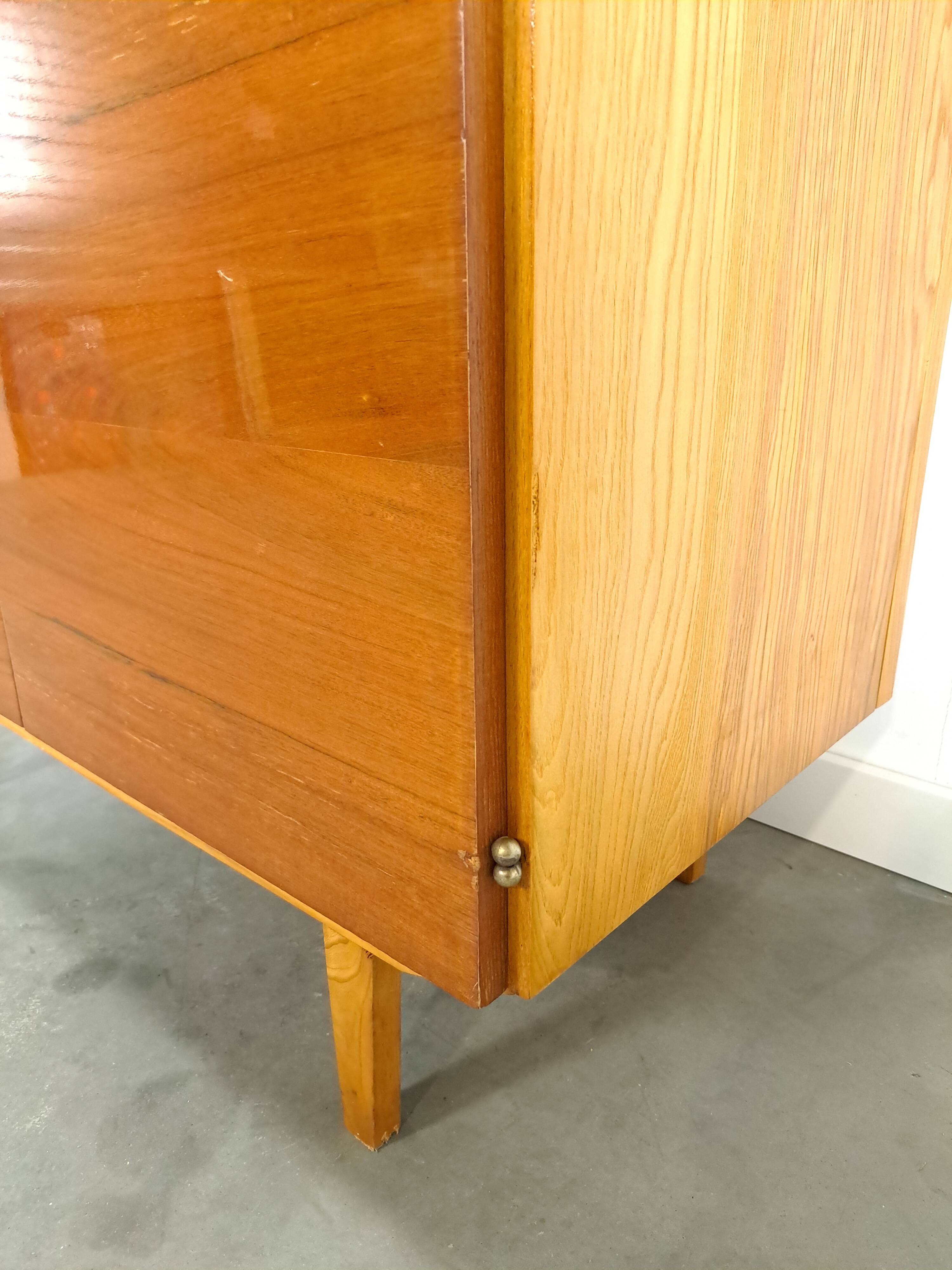 Fineer vintage kledingkast met legplanken