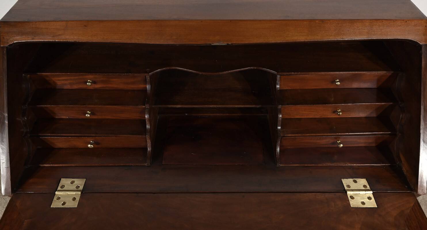 Small Port Desk in Cuban Mahogany, Louis XV – 18th Century