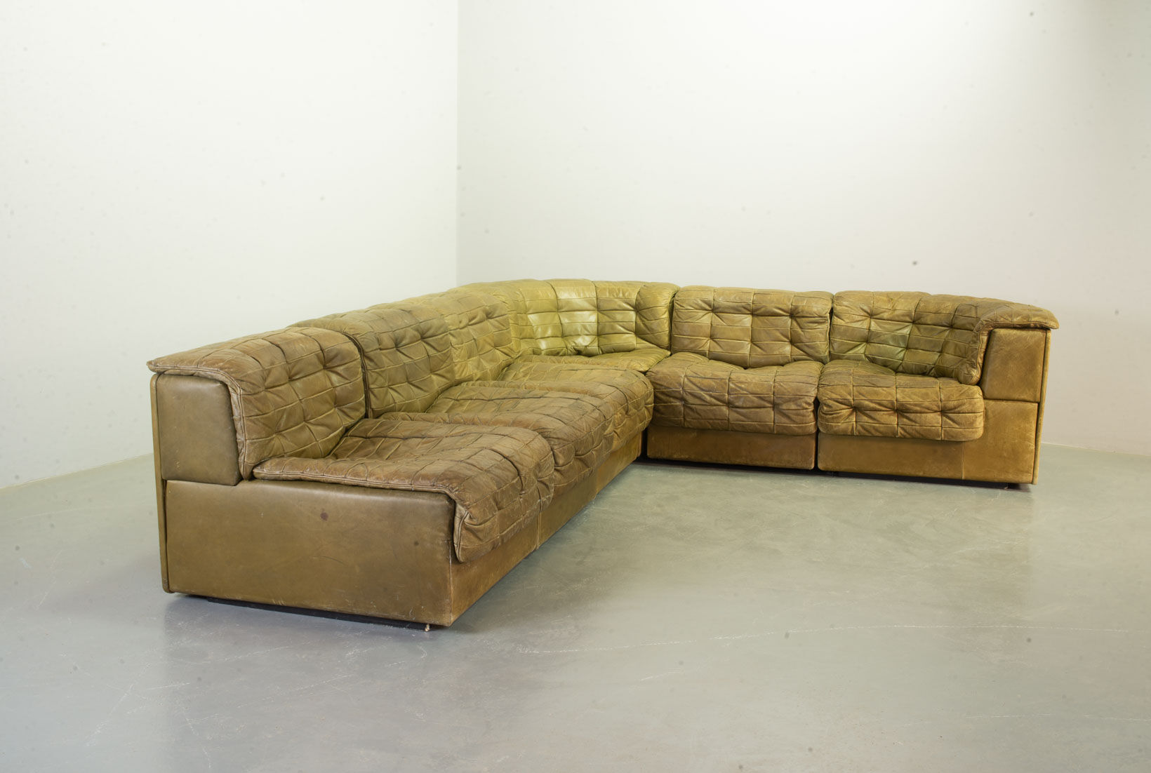 De Sede DS11 Olive Green Patched Leather Modular Sofa, 6 Elements. 1970s