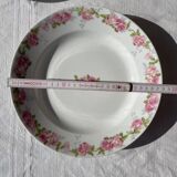 Set of 2 round porcelain dishes for starters.