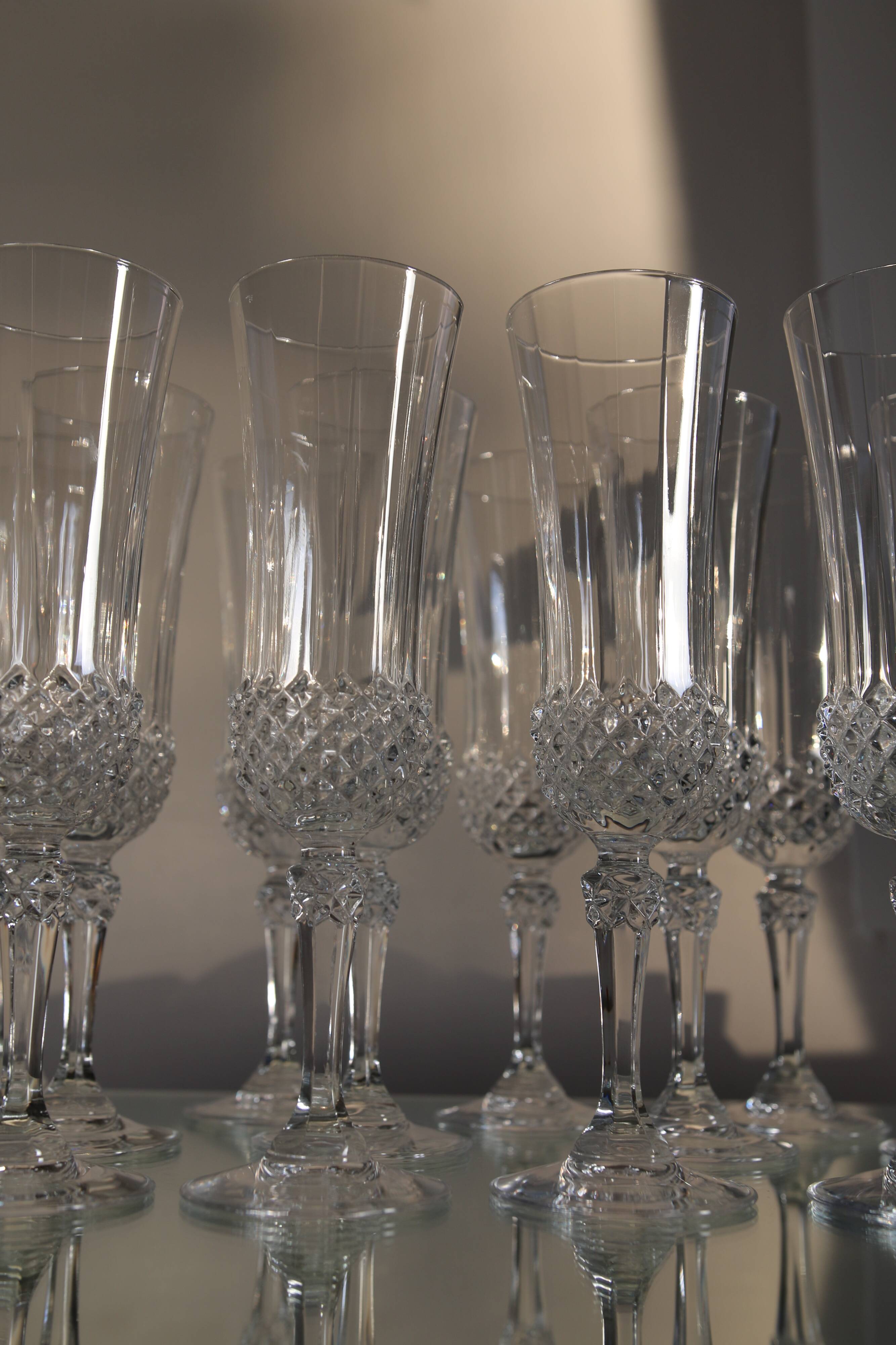12 vintage glass champagne flutes, Longchamp, Cristal d’Arques