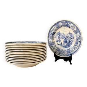 Suite de 14 assiettes - creuses