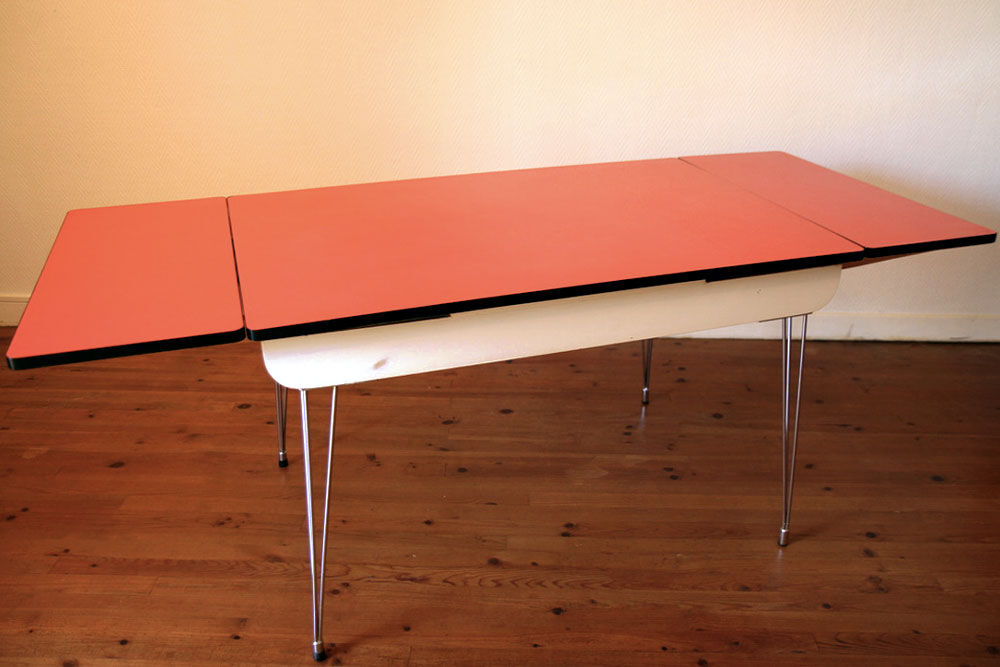 Table et chaises rockabilly en Formica structure Eiffel.